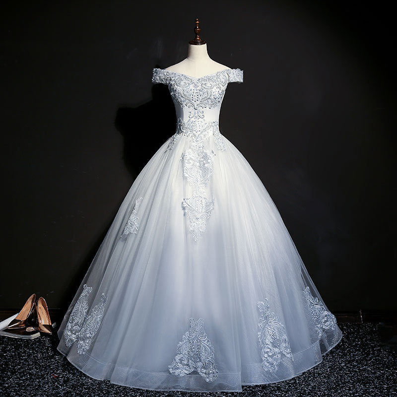 Luxurious Full-Skirt Wedding Dress