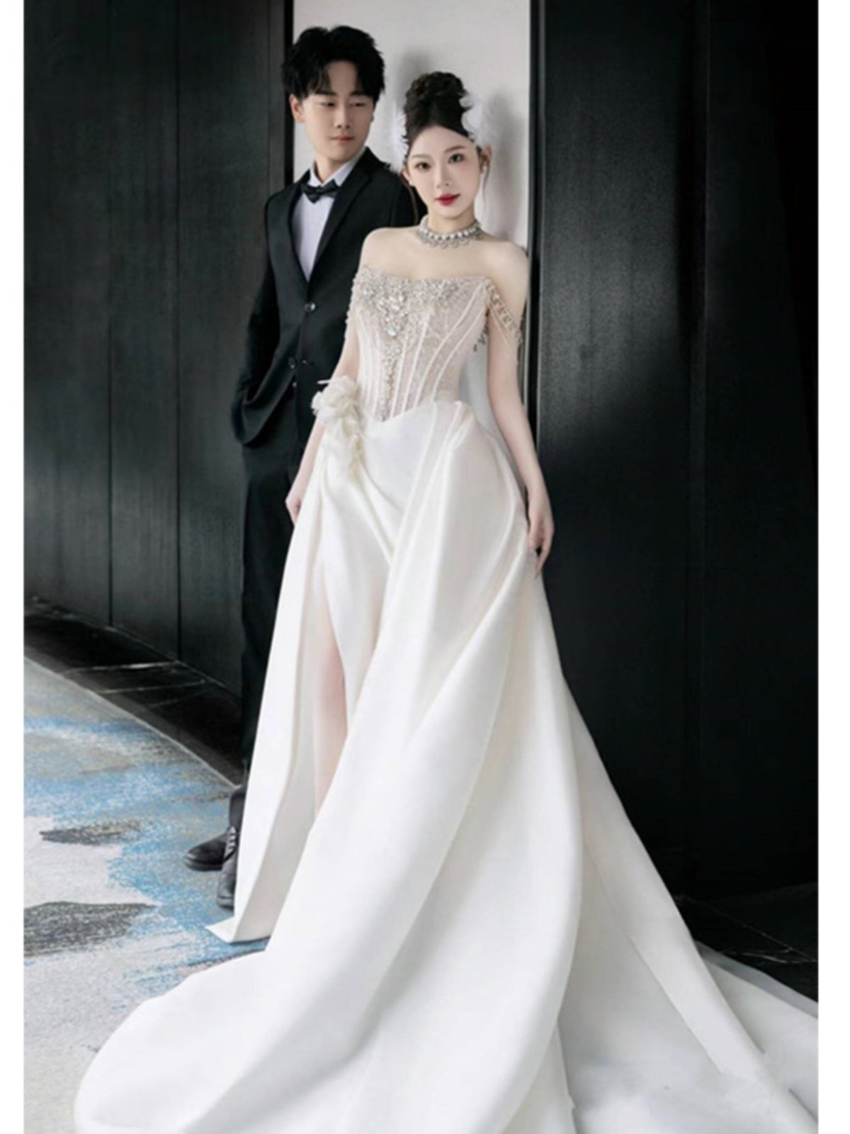 Elegant Off-Shoulder Sleeveless Wedding Dress